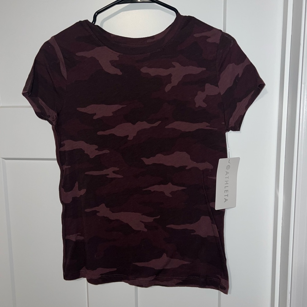 Tags on Athleta Camo Tshirt